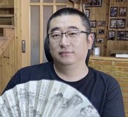有着13年制片经验,拥有广泛的制作资源,丰富的现场拍摄、后期管理经验。效率、执行力和应变力强。 WechatIMG256.jpeg